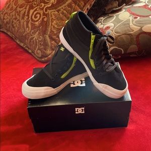 Youth DC Evan Hi Zip Size 5 New in Box